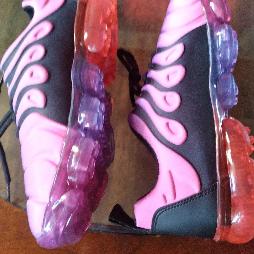 Shoes - Picture 5 of 8